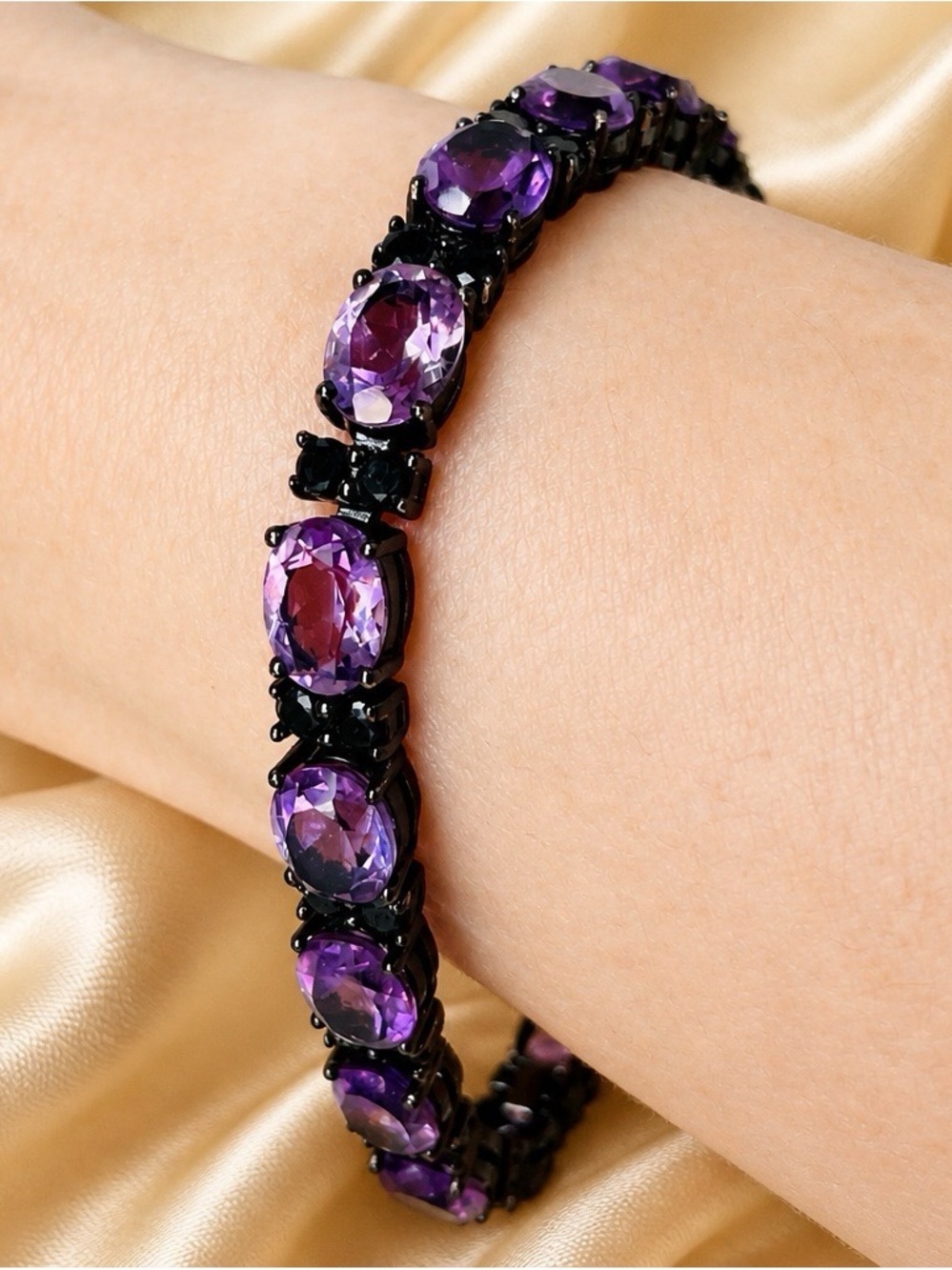 Genuine Amethyst & Black Spinel,
black rhodium over S925 Tennis Bracelet. NEW!